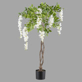 Fehér színű mű lilaakác fa.